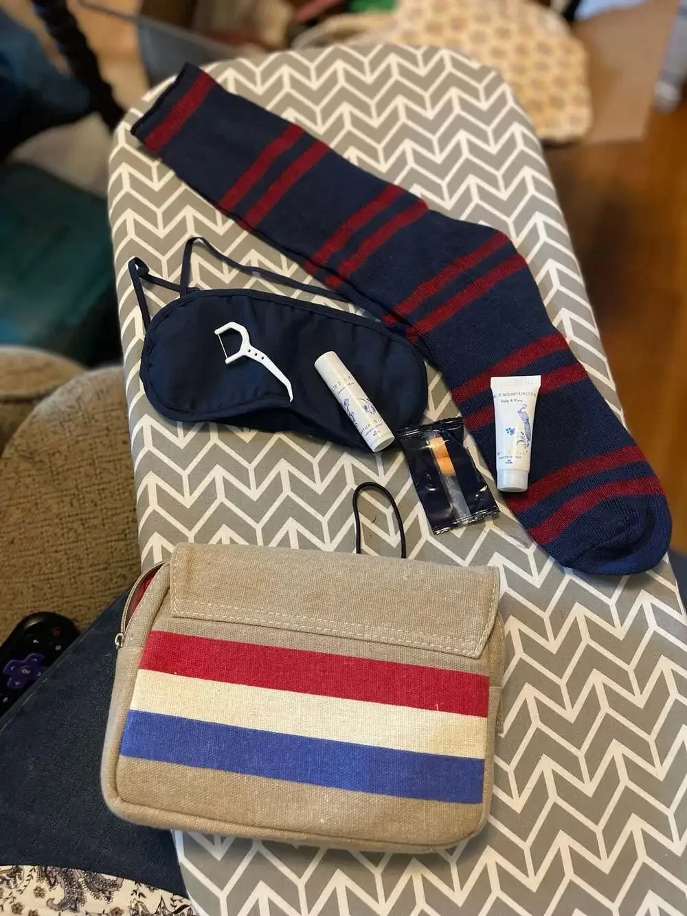 KLM  Dutch Airlines Amenity Kit 7 items Rituals Pouch, eye mask, socks, clutch